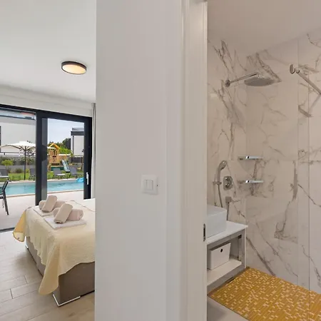 Villa Luxury 78 By Istrabook