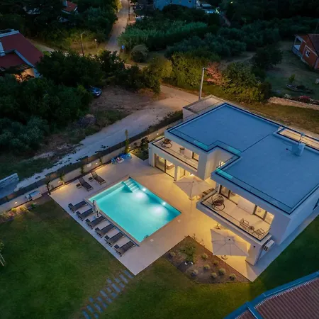 Villa Luxury 78 By Istrabook