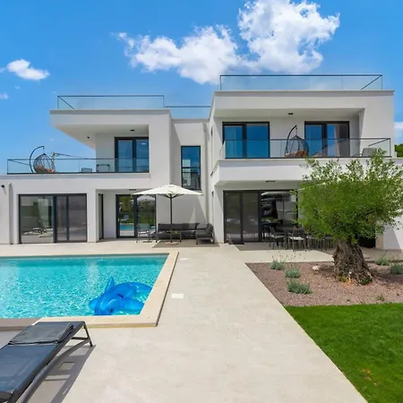 Villa Luxury 78 By Istrabook *
