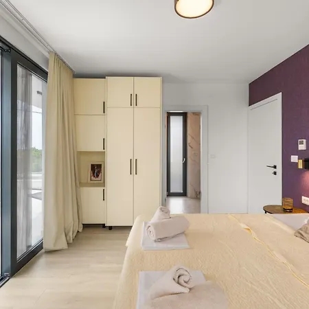Luxury 78 Villa *