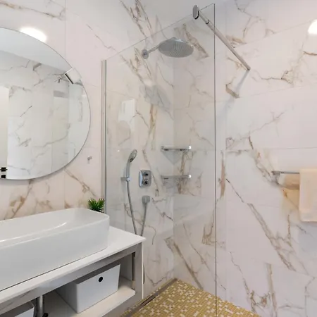 Luxury 78 Banjole