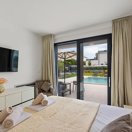 Luxury 78 Villa *