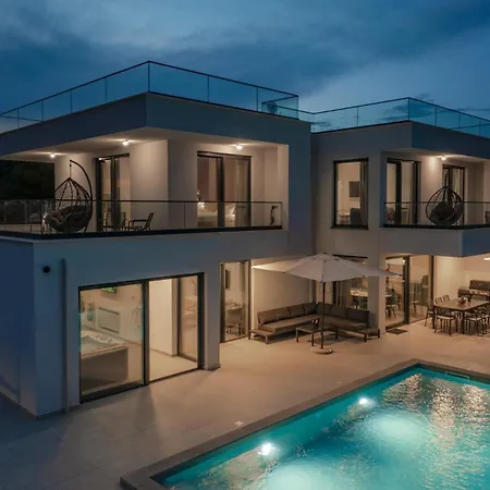 Luxury 78 Villa *
