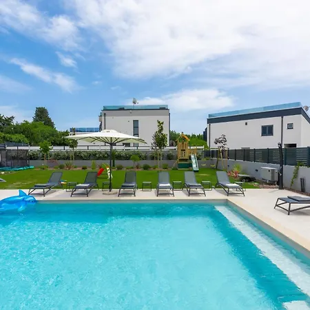 Luxury 78 Villa *