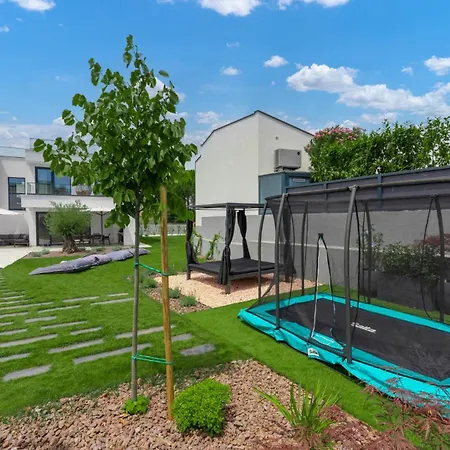 Luxury 78 Villa *