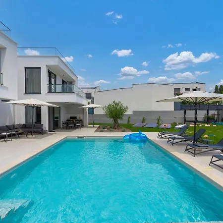 Luxury 78 Banjole